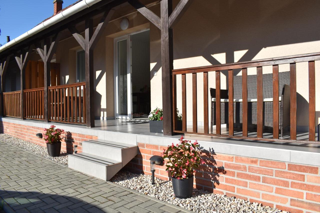 Livia Apartman Хевиз Экстерьер фото
